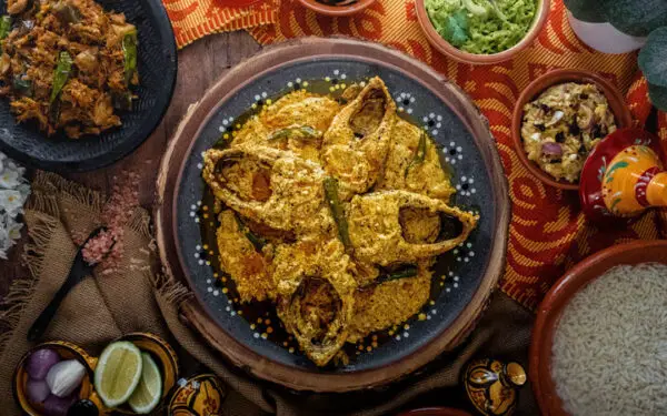 Shorshe Ilish (Hilsa ao Molho de Mostarda)