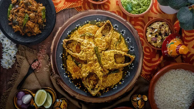 Shorshe Ilish (Hilsa ao Molho de Mostarda)