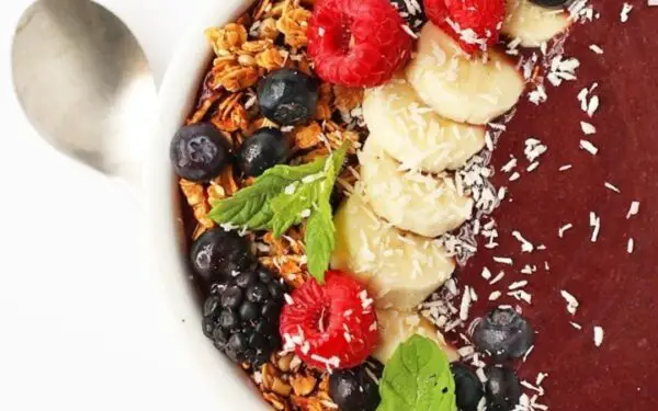 Bowl de Açaí com Frutas e Granola