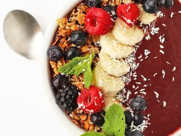 Bowl de Açaí com Frutas e Granola