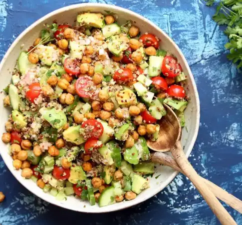 Salada de Grão-de-Bico com Legumes Assados