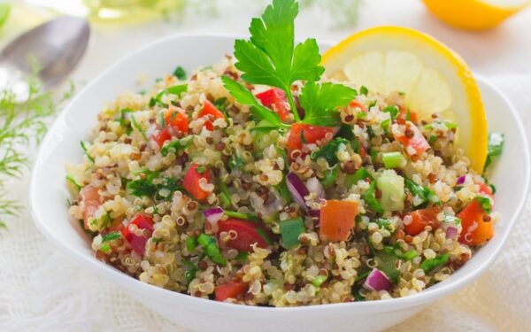 Tabule de Quinoa com Hortelã e Tomate